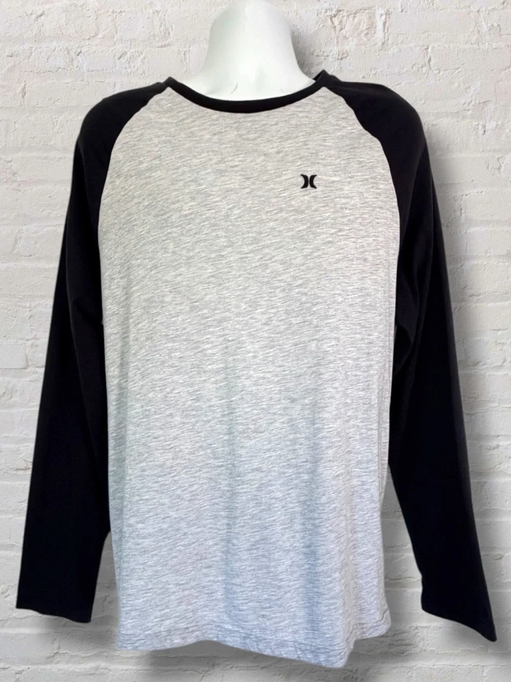 Hurley Men’s XL Gray Black Long Sleeve Raglan crewneck Baseball Tee Logo Shirt